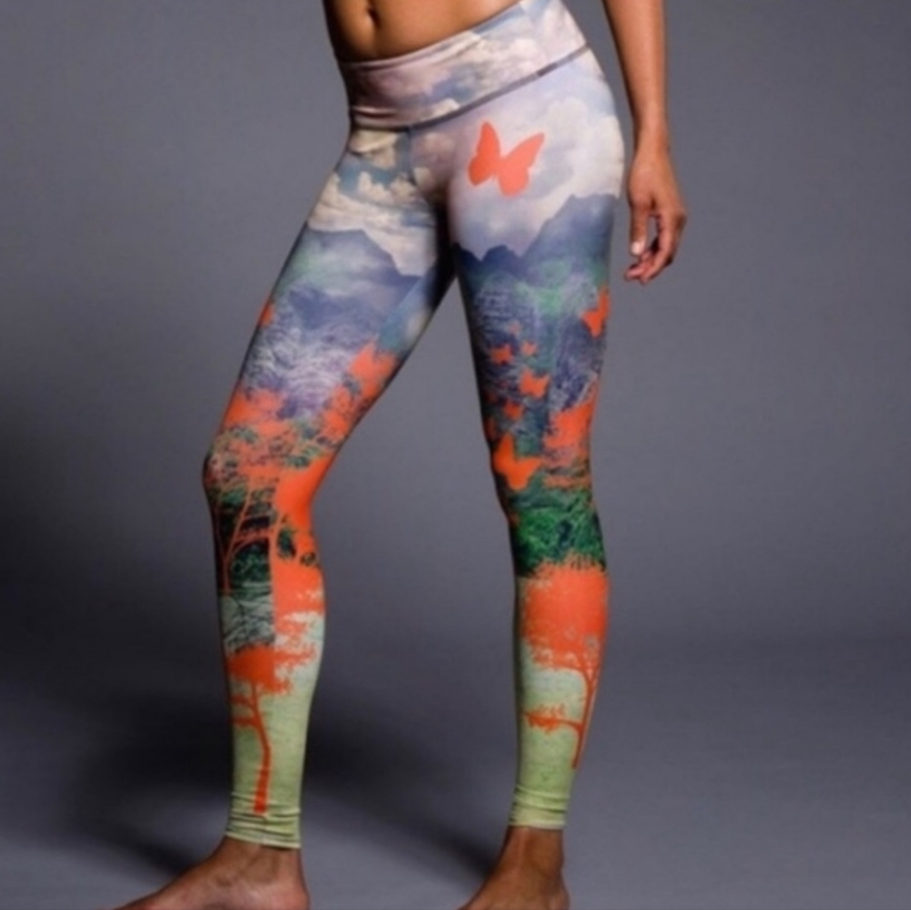 Onzie Free Fly Orange Butterfly Mountain Leggings size XS